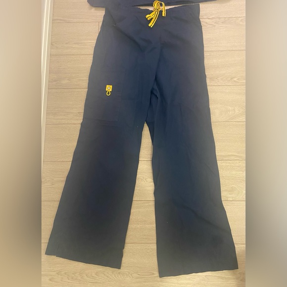 Women WonderWink Scrubs - Picture 3 of 5